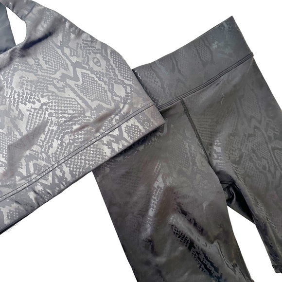 TEREZ 2-piece UpLift Sports Bra & Biker Shorts Black Obsidian Snakeskin Small - Picture 5 of 10